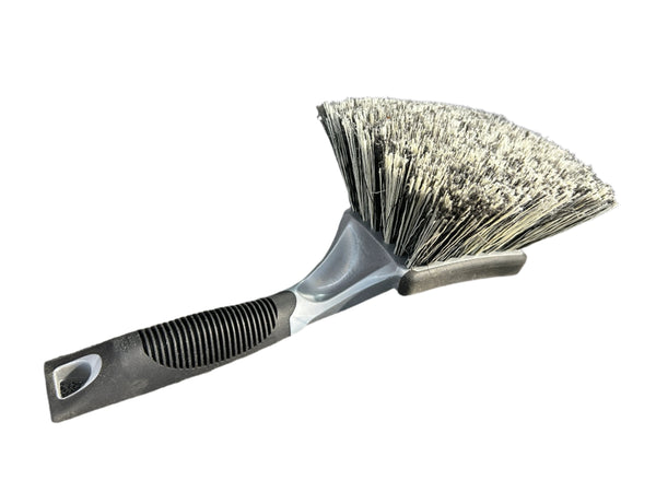 Soft Wheel Grill and Body Brush - Salt & Pepper